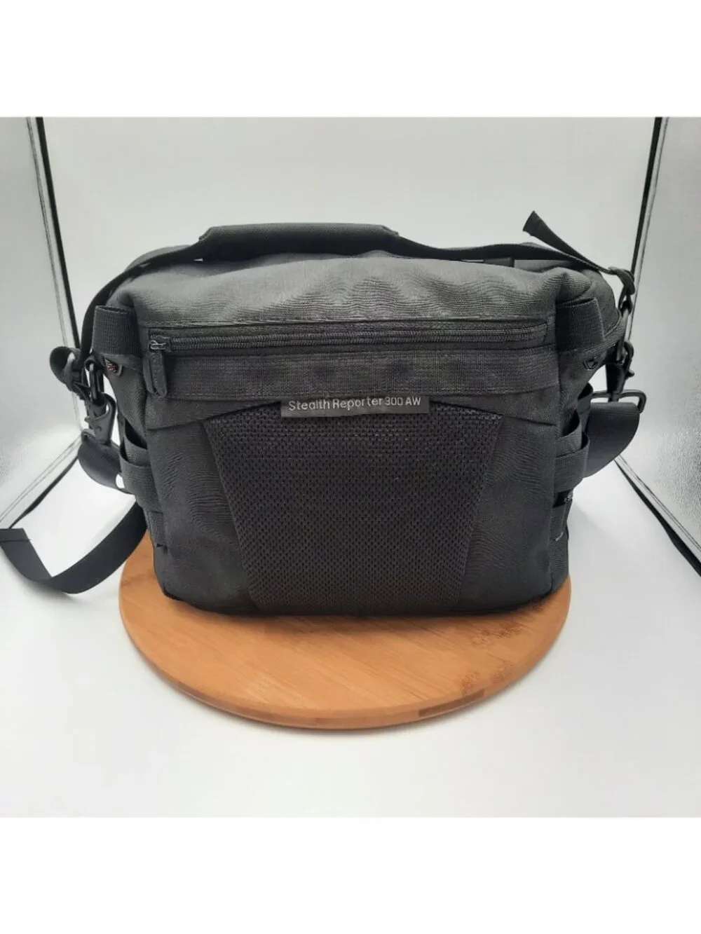 LowePro Steath Reporter 300 AW Camera Bag Black Shoulder Strap Carry Travel DSLR